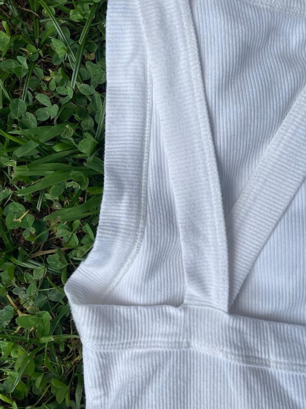 White Ribbed Open Back Tank Top✨ - Picture 3 of 6